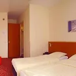 Downtown Отель 2*